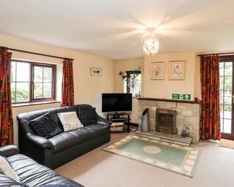 Lawn Farm Cottage - Gloucester - Living room