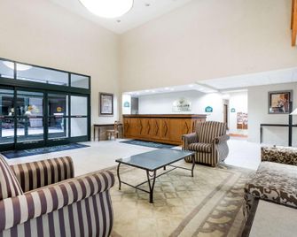 Wingate by Wyndham LaGrange - La Grange - Lobby