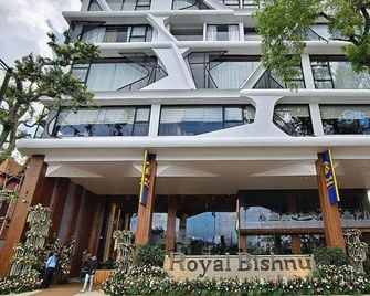 Royal Bishnu - Baharampur - Building
