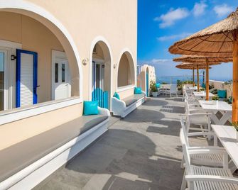 Alizea Villas & Suites - Thera - Balcony