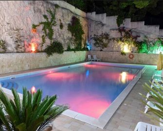 Hotel Timiama - פצ'יסי - בריכה