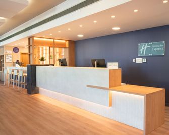 Holiday Inn Express Valencia - Bonaire By IHG - Thành phố Valencia - Lễ tân