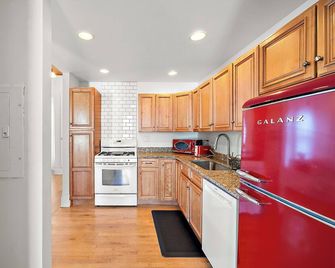 Elegant Detroit home, 1BR/1BA near downtown, parks, dining and culture vibes - Detroit - Cocina