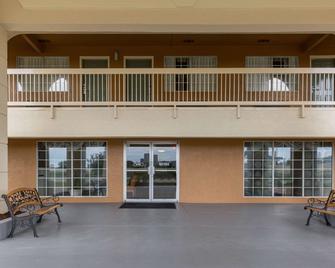 Quality Inn Clute Freeport - Clute - Edificio