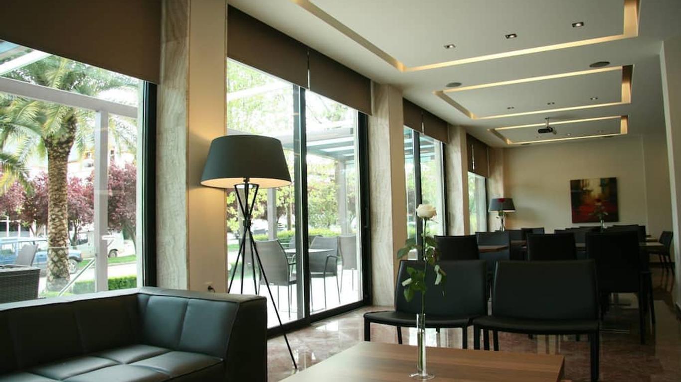 Alexakis Hotel & Spa