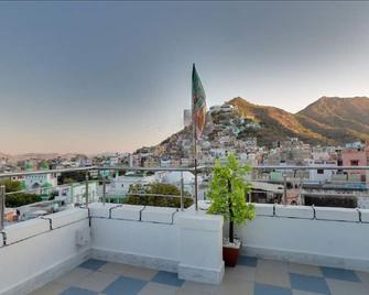 Hotel Madni Royale - Ajmer - Balcón