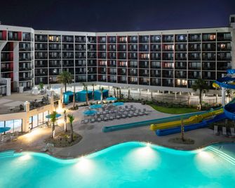 The Ellie Beach Resort Myrtle Beach, Tapestry by Hilton - מירטל ביץ' - בריכה