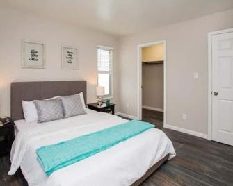 1 bedroom 1 bath condo 7 min from sfo - San Bruno - Bedroom