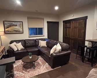 Private level of the home is located on a private 160 acre ranch - Escalante - Salon