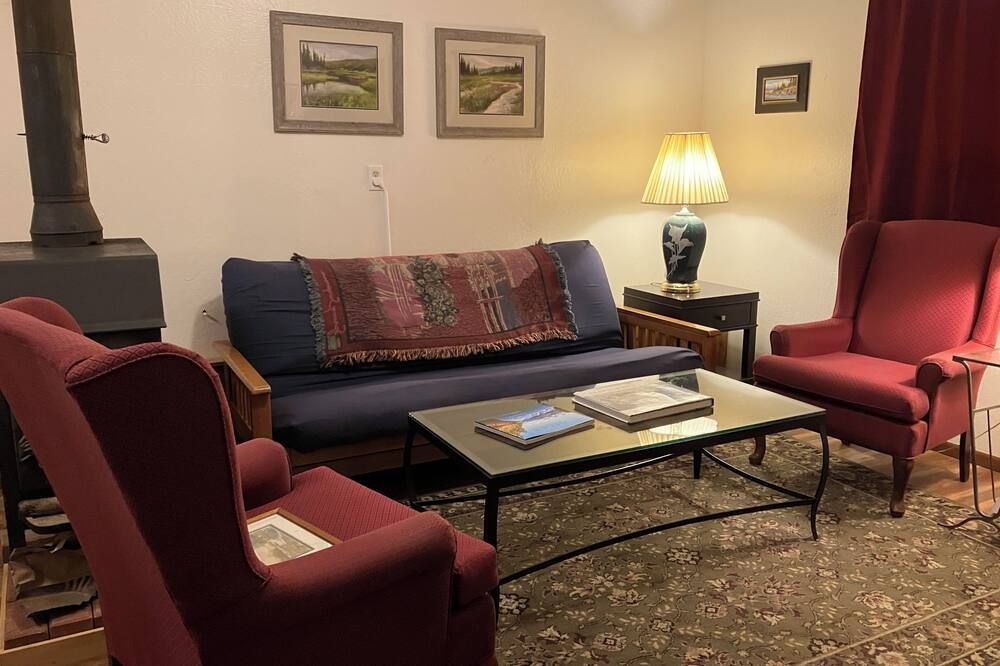 A great 'base camp' from which to explore Alaska. - Eagle River - Sala de estar
