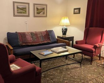 A great 'base camp' from which to explore Alaska. - Eagle River - Sala de estar