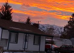 Synchrodestiny 1 Is Joyful With A Beautiful Mountain View From Front Yard - Pocatello - Vista del exterior