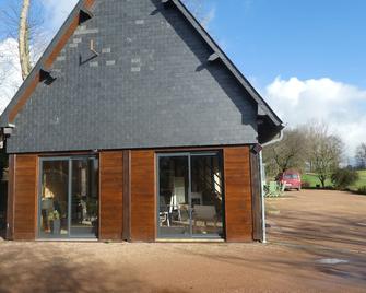 Spacious apartment in Normandy farmhouse. - Bolbec - Gebäude