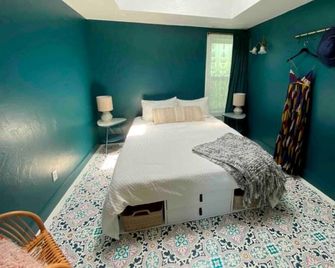 The Water Tower on 7th Street - Petaluma - Bedroom