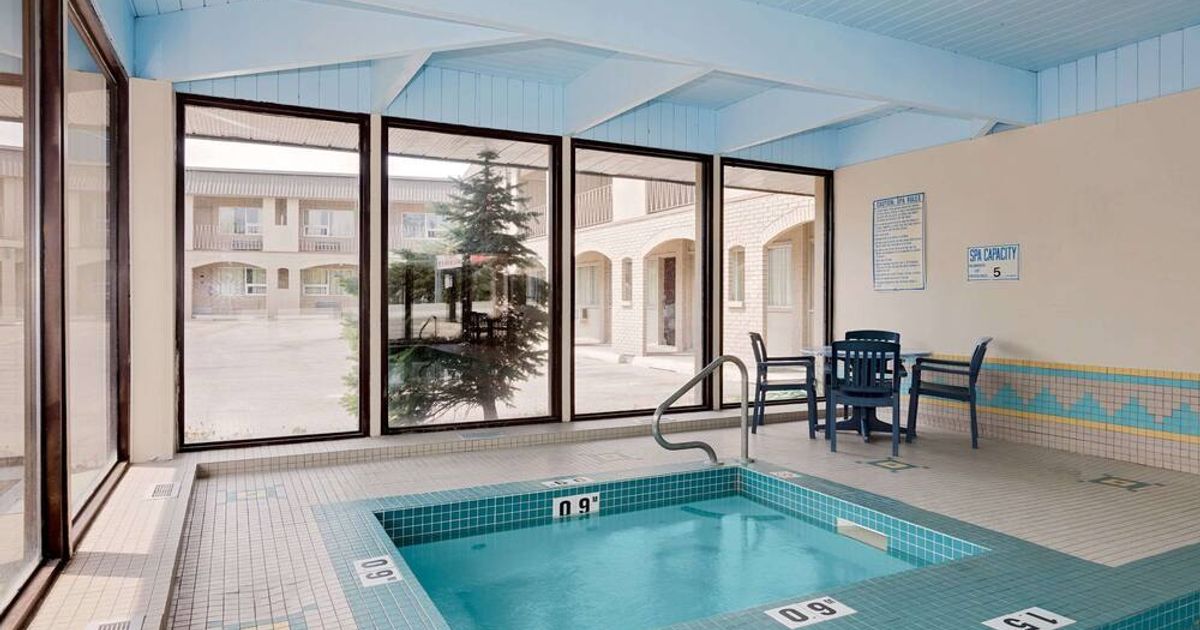 Metro Inn from $40. Calgary Hotel Deals & Reviews - KAYAK
