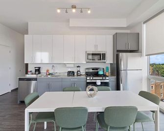 2br City Loft Sweeping Glass Views - Chicago - Keittiö