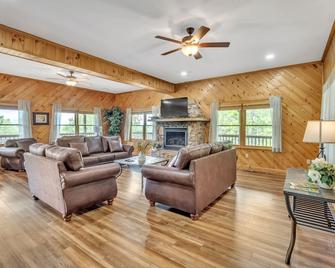 Heavenly Views - Amazing Mountain Views 8 Bedroom Cabin by Heavenly Views Resort - Gatlinburg - Sala de estar