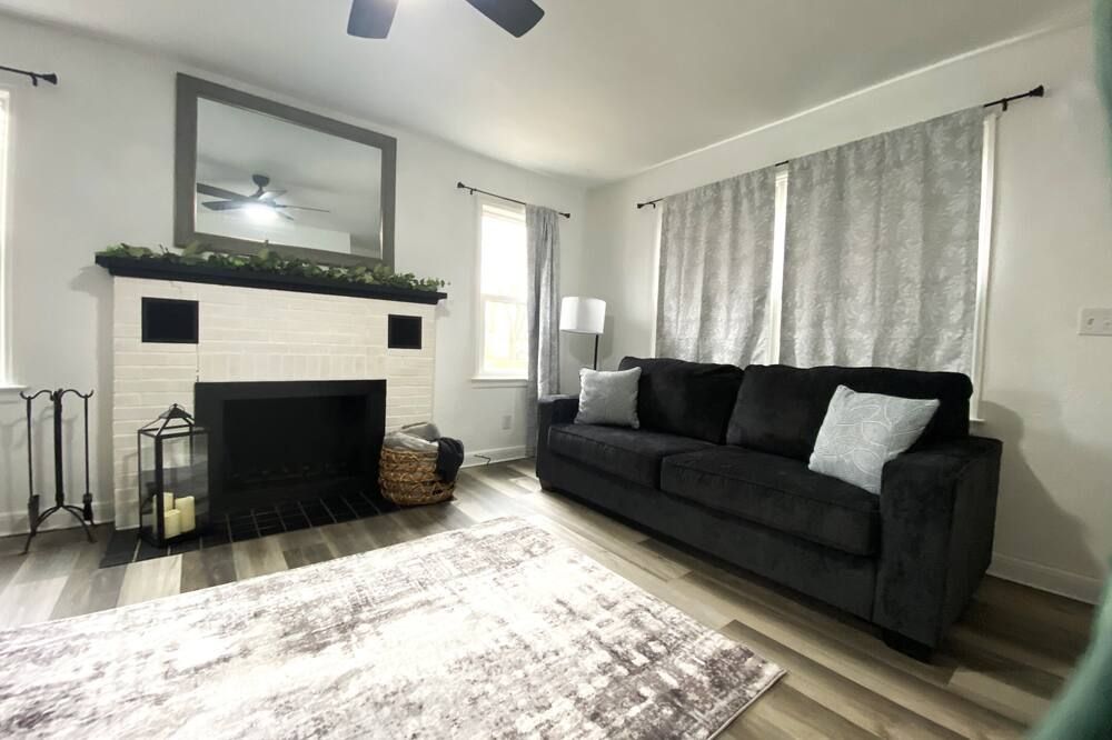 Pekin Cottage - Pekin - Living room