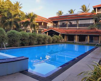 Samanala Resort By Travel Corners - Nochchiyagama - Pool