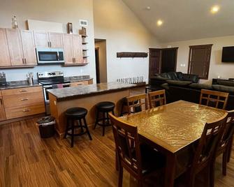 Overlook - Valemount - Kitchen