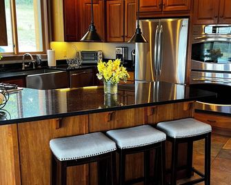 Beautiful Fingerlakes Farm Home minutes to WGI, located on Vintage road course. - Watkins Glen - Кухня