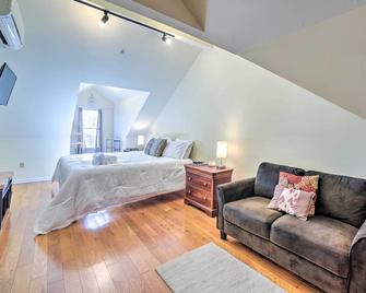 Bright Main St Condo about Half Mi to Windham Mtn - Windham - Habitación