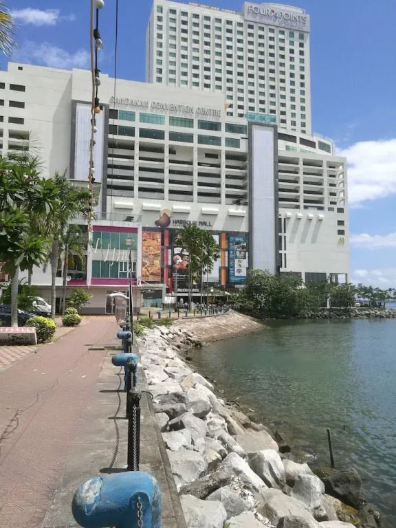 Oceanus Backpackers Hostel - סאנדאקן - בניין