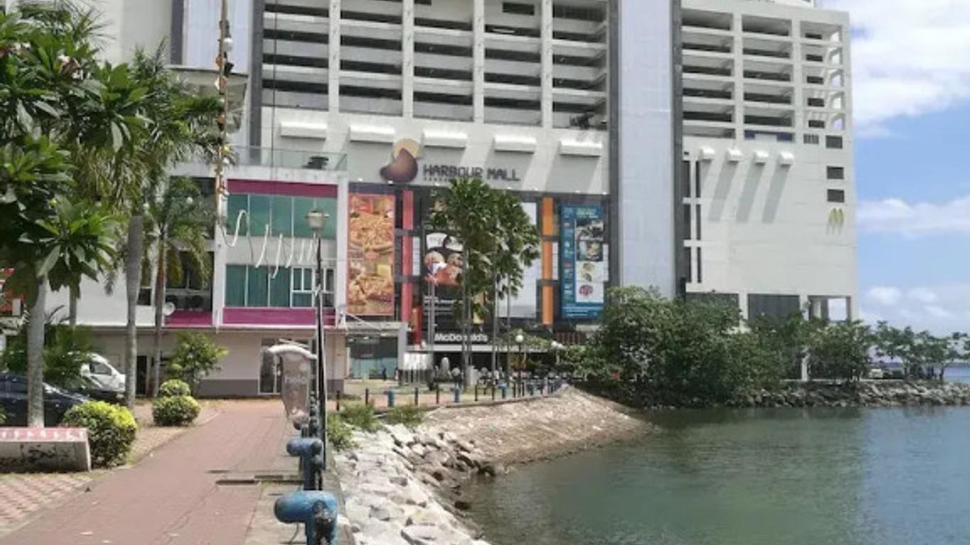 Oceanus Backpackers Hostel