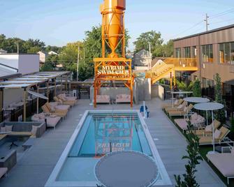 The Myriad Hotel Louisville, Tapestry Collection by Hilton - Louisville - Pool