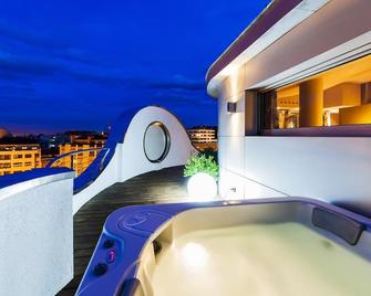 Hotel Nature Oviedo - Oviedo - Balkon