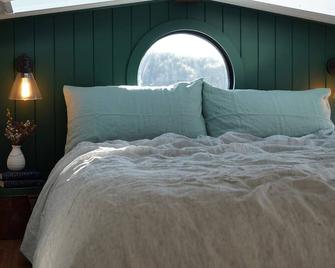 Folktales Rest - Tiny House Unique Stay - Esperance - Bedroom