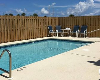 South Winds unit 2-Gorgeous Newly Updated Condo in the Heart of Gulf Shores!! - Gulf Shores - Bazén
