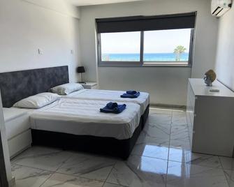 Nissi Avenue Suites - Ayia Napa - Sovrum