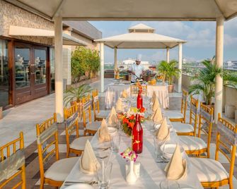 Sapna Clarks Inn Lucknow - Lucknow - Restaurant