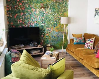 The Art Attic a Stylish Boutique Apartment - Builth Wells - Obývací pokoj