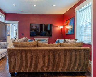 Family Home Swim Spa, Patios, Grill And - Delaware - Sala de estar