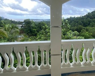 Spacious Port Antonio villa w/360° Sea & Mountain Views - Port Antonio - Parveke