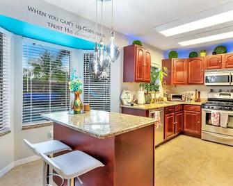 Heated Pool Home & SPA in Viera-w/Private Movie Theater!Your Home Away from Home - Viera - Kitchen