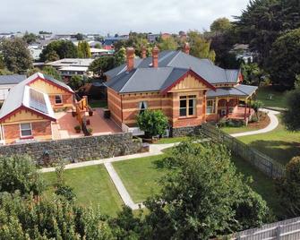 Silwood Apartment fully self contained with Kitchen and Laundry - Devonport - Building