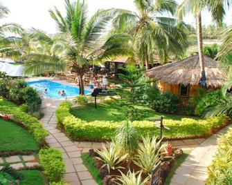 Santana Beach Resort - Candolim - Piscina