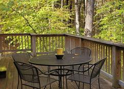 \'Old Hickory\' - Rustic and Charming Cabin, Close to Nashville. Couples Getaway - Nashville - Balcony