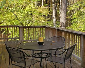 \'Old Hickory\' - Rustic and Charming Cabin, Close to Nashville. Couples Getaway - Nashville - Balcony