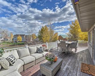 Outdoor Enthusiasts' Retreat w/ Hot Tub, Deck - Lander - Balkon