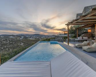 Mykonos Supreme Comfort Suites - Mykonos - Piscine
