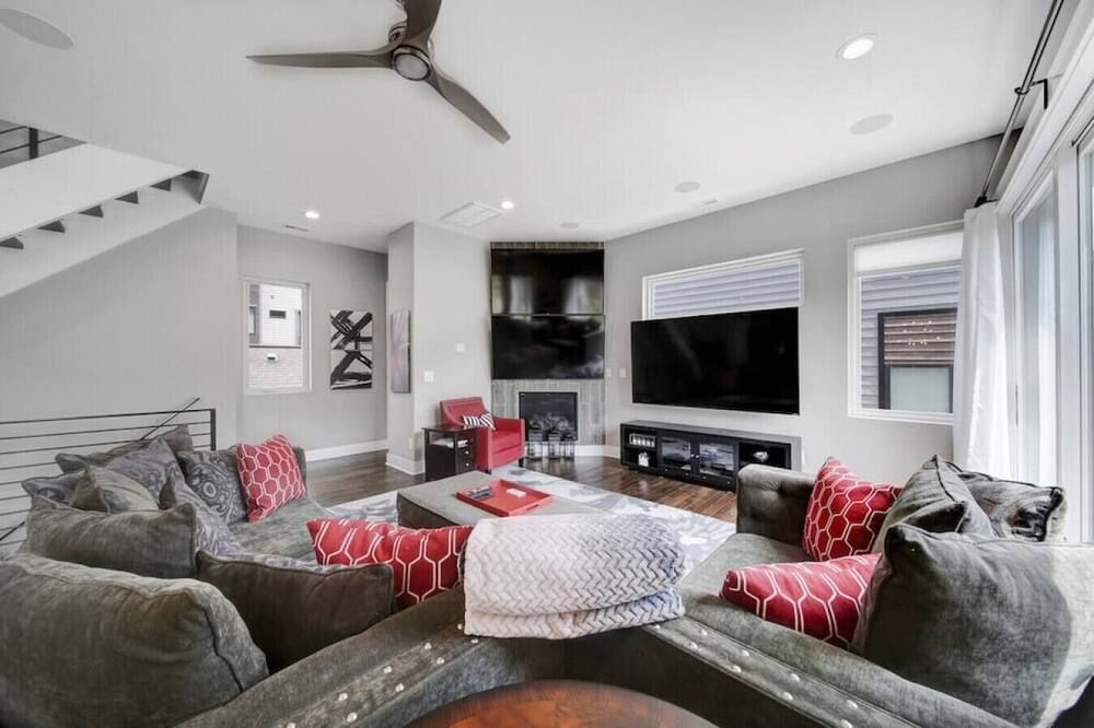 City Views - Walking Distance to Panthers Stadium - שרלוט - סלון