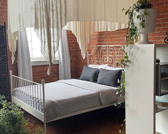 Amazing Loft on the Detroit River - Detroit