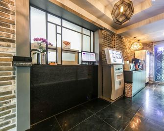 Pohang Ocheon Montana - Pohang - Front desk