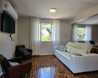 Casa das Palmeiras - Piratuba - Wohnzimmer