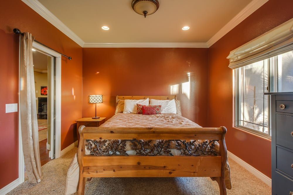 Belle's Castle - Anaheim - Bedroom