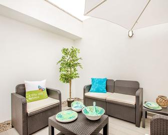 Espinho Beach 4 Stays - Espinho - Wohnzimmer